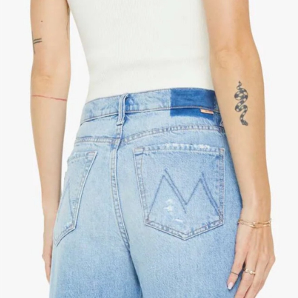 MOTHER Spitfire Sneak Jeans sz 28 (or 29) Trending Relaxed Fit Quiet Luxury
